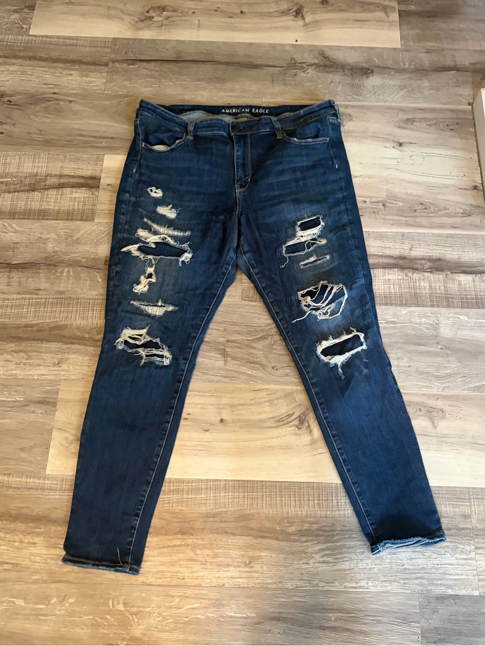 Women’s American Eagle High waisted distressed jeggings